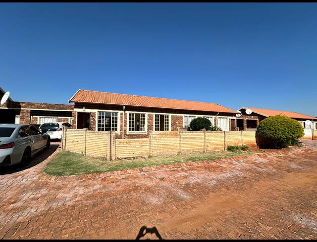 3 BEDROOM DUPLEX FOR SALE IN THE ORCHARDS